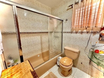 Apartamento de 4 habitaciones en venta en la urbanización real.