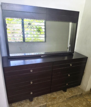 Venta de tocador de 6 gavetas con su espejo comprado hace un año en il