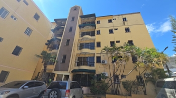 Apartamento en la jacobo majluta 4to piso no terraza
