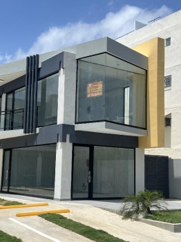 local en plaza comercial  comercial en alquiler – ciudad juan bosch