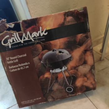 Barbecue a carbón 18 pulgadas totalmente nuevo y listo para usar...