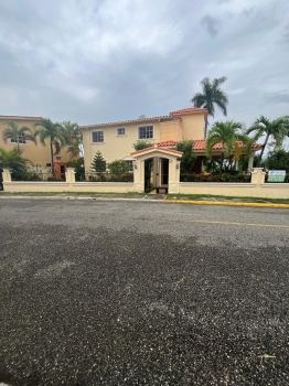 Casa en venta en arroyo manzano santo domingo norte.