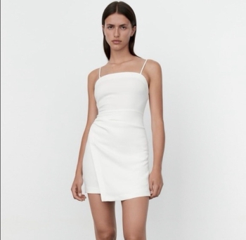 Vestido blanco con tiros