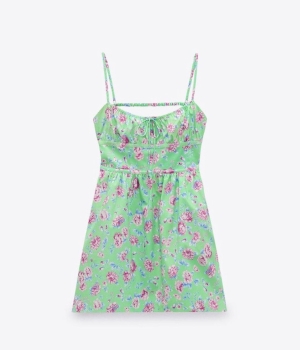 Hermoso vestido de verano verde floral corto ajustable