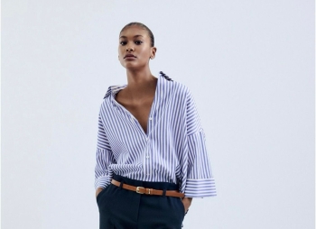 Elegante camisa blanca y azul a rayas oversized