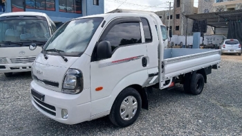 Vendo kia bongo 2020 mecanico inicial 100000 financiamiento disponible