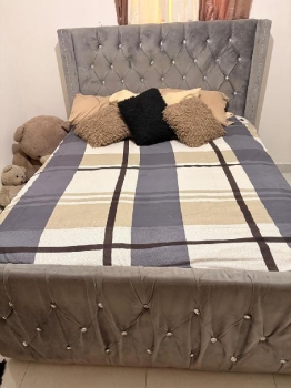 Cama y colchón  en la romana