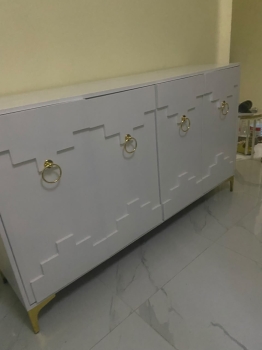 Una credenza 4 puertas poco uso  en santo domingo norte