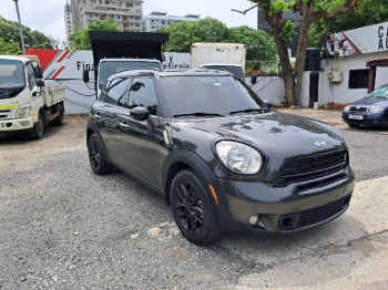 Dale un toque de estilo y potencia a tus días con este mini cooper cou
