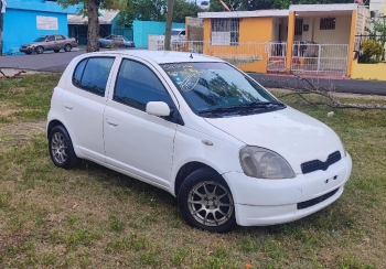 Toyota vitz 2003 como nuevo