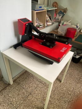Sublimadora 20000.00 poco uso y mesa ikea de hierro nueva 5000.00