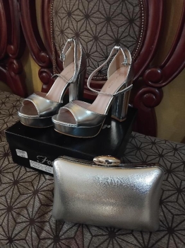 Hermosa zapatillas no.7 y cartera de mano