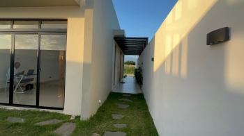 Casa de un nivel en residencial