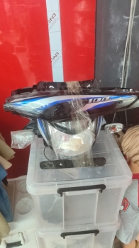 Plásticos de bajaj 100