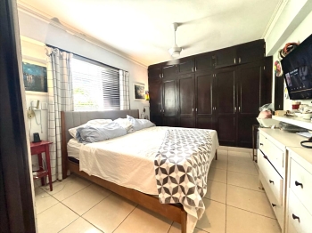 Apartamento 3er. nivel de dos habitaciones en urb. costa verde