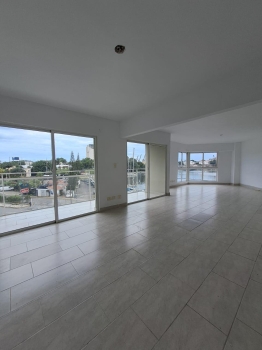 Apartamento en venta en riviera colonial.