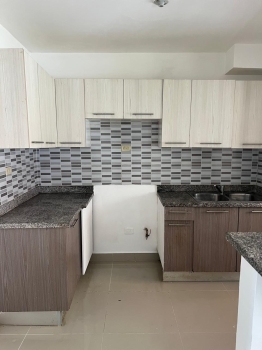 Alquilo apartamento por san isidro