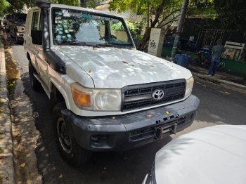 Toyota land cruiser hzj76 2013