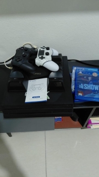 Playstation 4 pro - 8 juegos en muy buen estado
