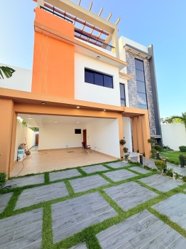 Casa de lujo en venta en autopista san isidro  4 habitaciones piscina