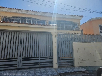 Amplia casa en zona residencial tranquila