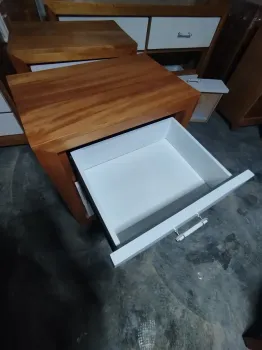 Juego de habitacion en caoba color natural y blanco