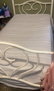 Cama con espaldar en hierro y colchón 3500