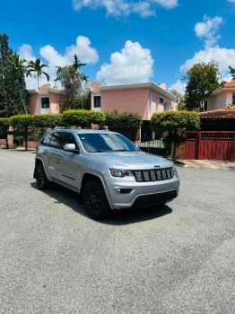 Jeep grand cherokee modelo laredo  año 2018  4x4