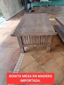 Hermosa mesa importada excelente madera en caoba