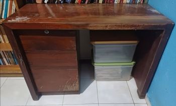Escritorio de caoba centenaria para restauración tamaño práctico