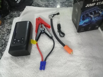 Vendo jompeador de vechiculo y tiene compresor de airecargador de cell