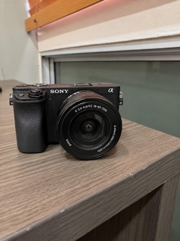 Sony alpha a6400 4k  lente 16-50mm  accesorios