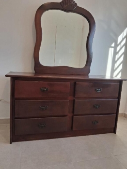 Juego de habitación en caoba queen  colchón usado