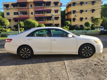 Toyota camry 2010 versión le  v4 km. 67000