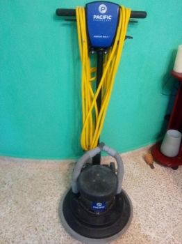 Maquina de pulir piso  prfecional como nueba en peravia