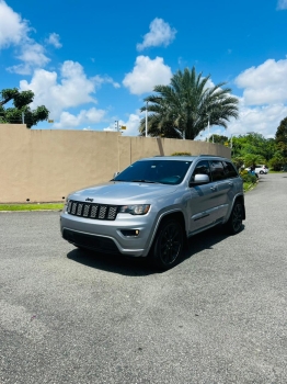 Jeep grand cherokee laredo 2018