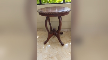 Mesa auxiliar redonda de caoba en santo domingo dn