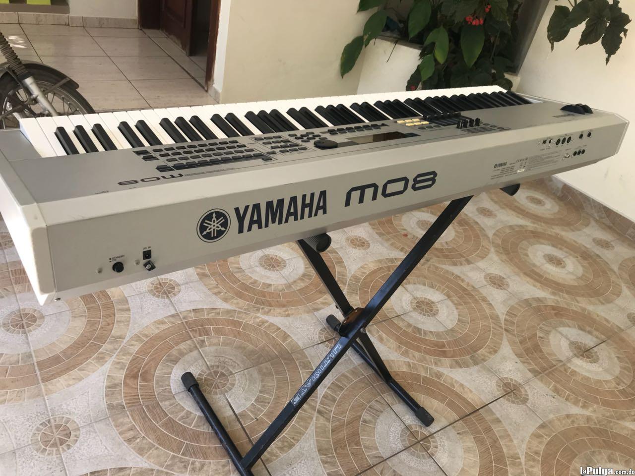 PIANO YAMAHA MOTIF MO8 Foto 6251480-2.jpg