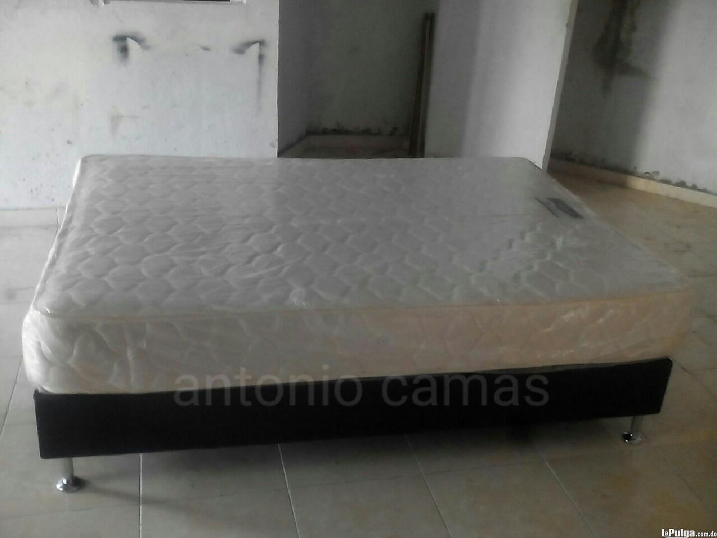 Cama Queen 60 con Base Tapizada Negra Foto 6254792-1.jpg