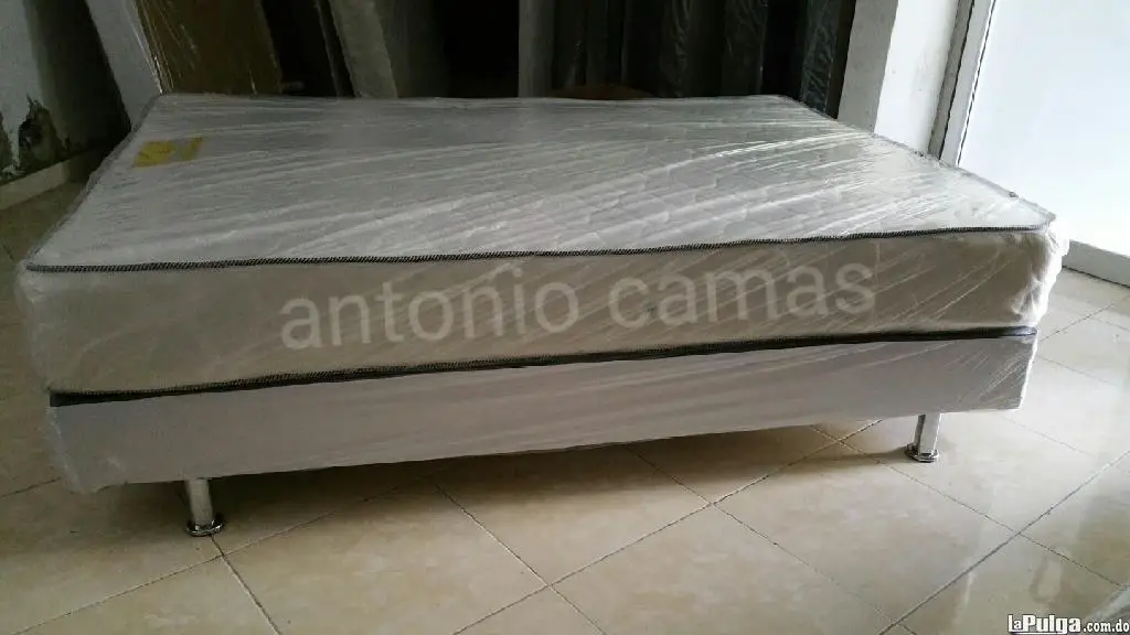 Cama Queen 60 con Base Tapizada Blanca Foto 6254796-1.jpg