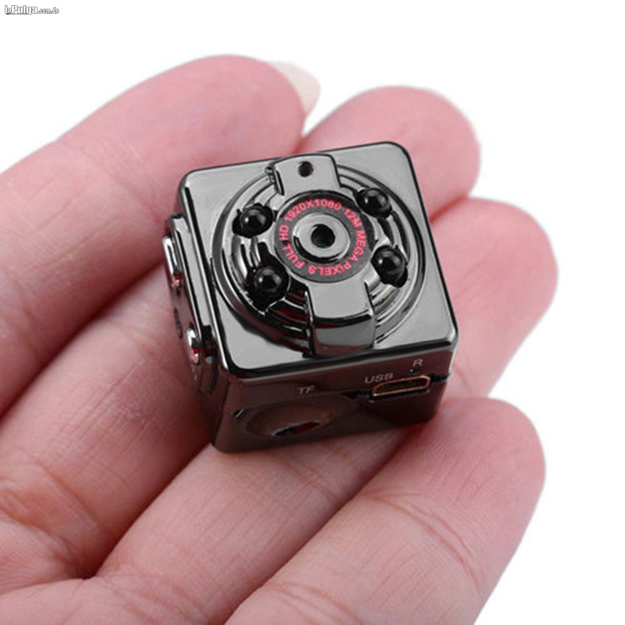 Mini cámara espía Full HD oculta en un llavero con grabación de vídeo