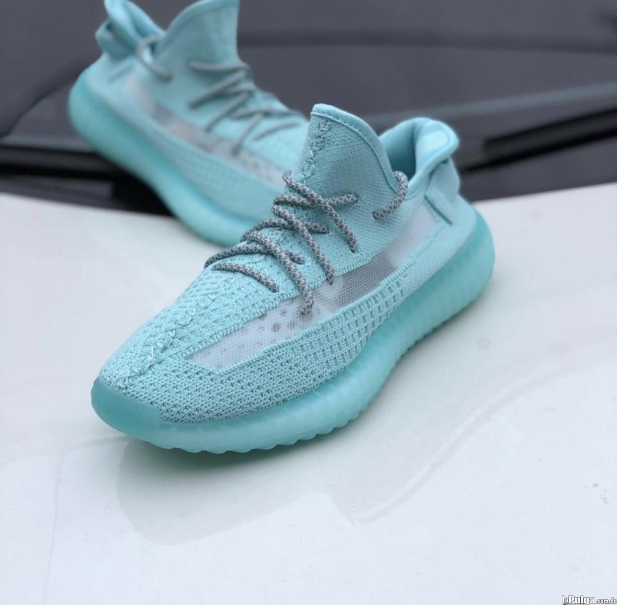 tenis yeezy azul