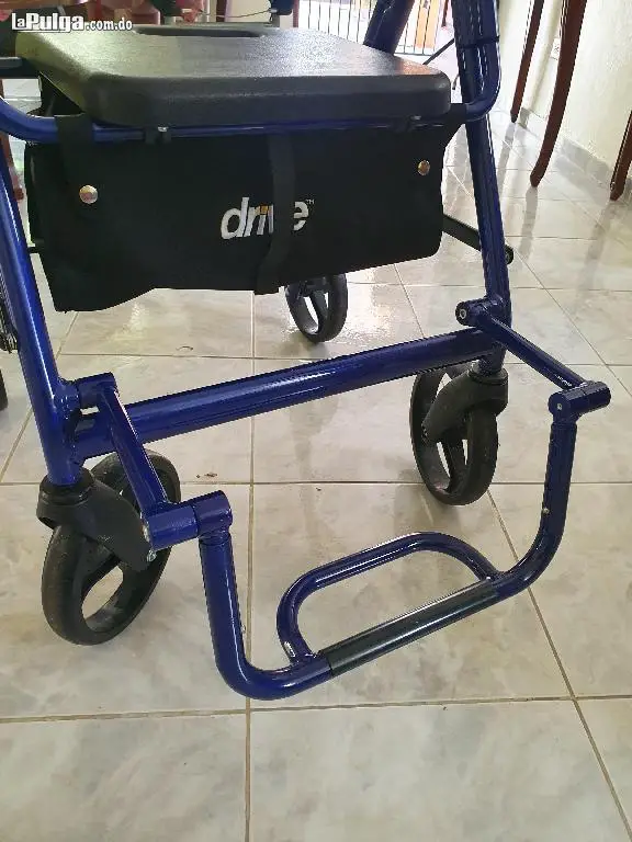 Silla/andador de Drive Medical color azul Foto 7009913-1.jpg