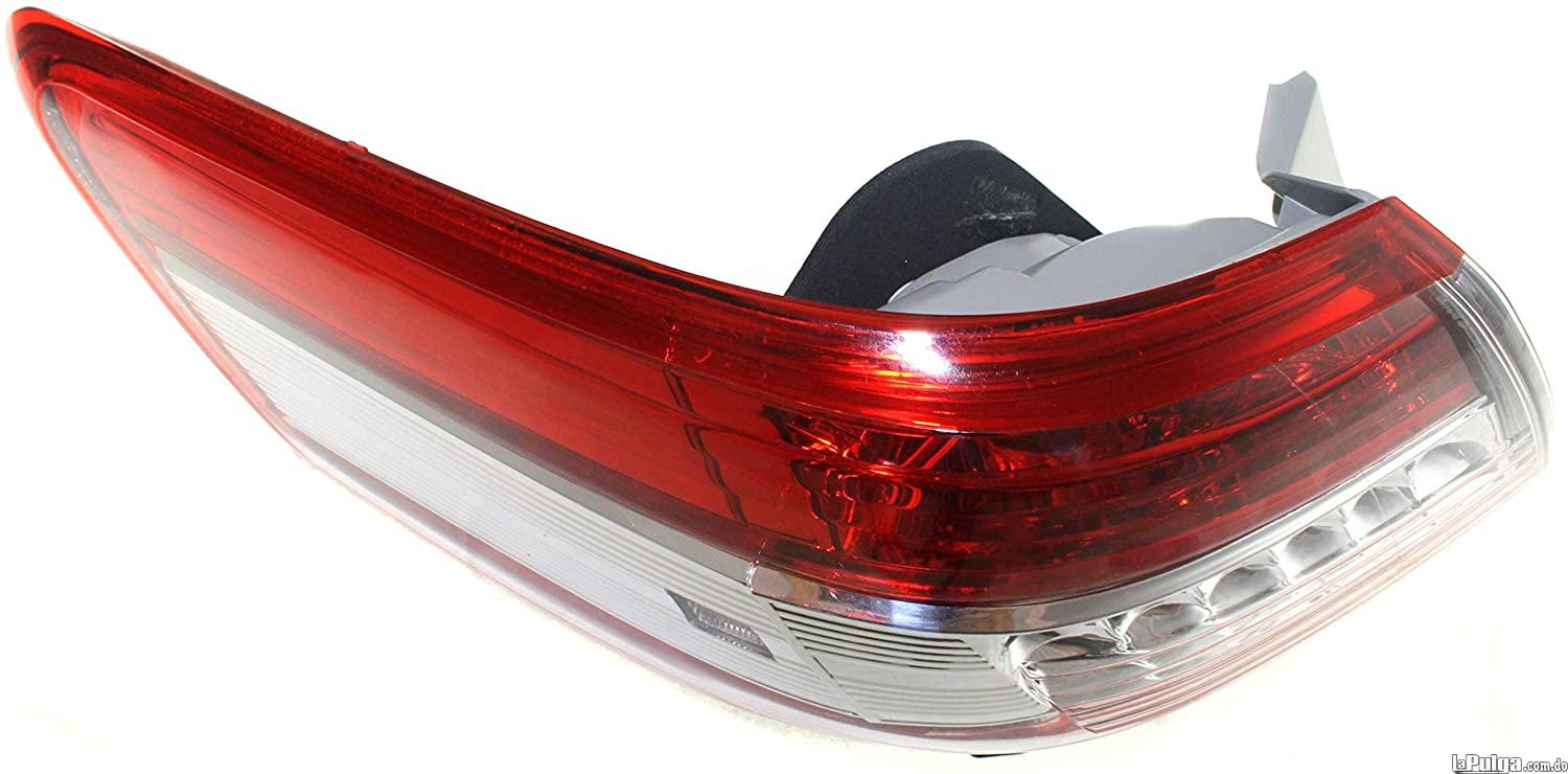 LUZ TRASERA DE TOYOTA CAMRY 2010 AL 2011 Foto 7037360-1.jpg