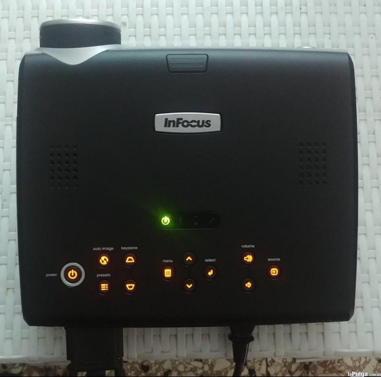 Proyector InFocus IN35W 2500 Lumen 264 pulgada Control Remoto Bulto Foto 7068453-2.jpg