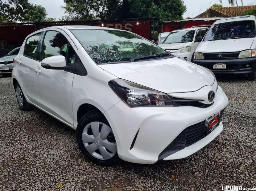 Se renta / alquiler vehículo Toyota Vitz 2015 Foto 7084670-1.jpg