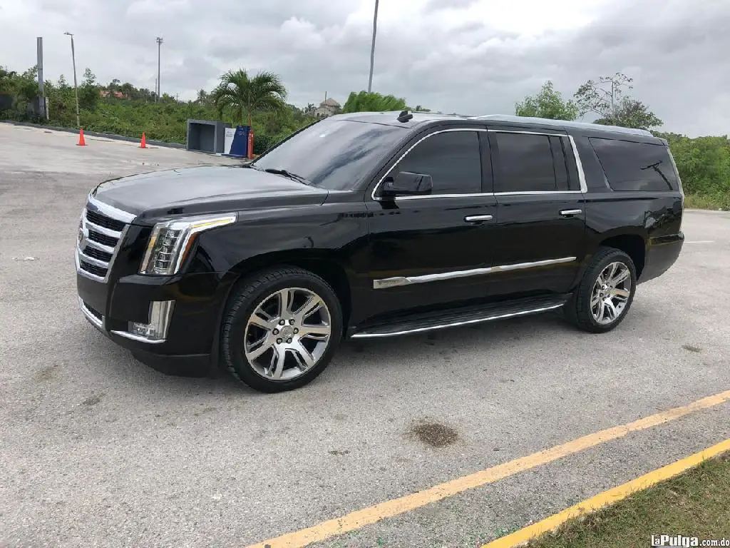 Exotica Cadillac Black siente el confort en alquiler!  Foto 7098443-3.jpg
