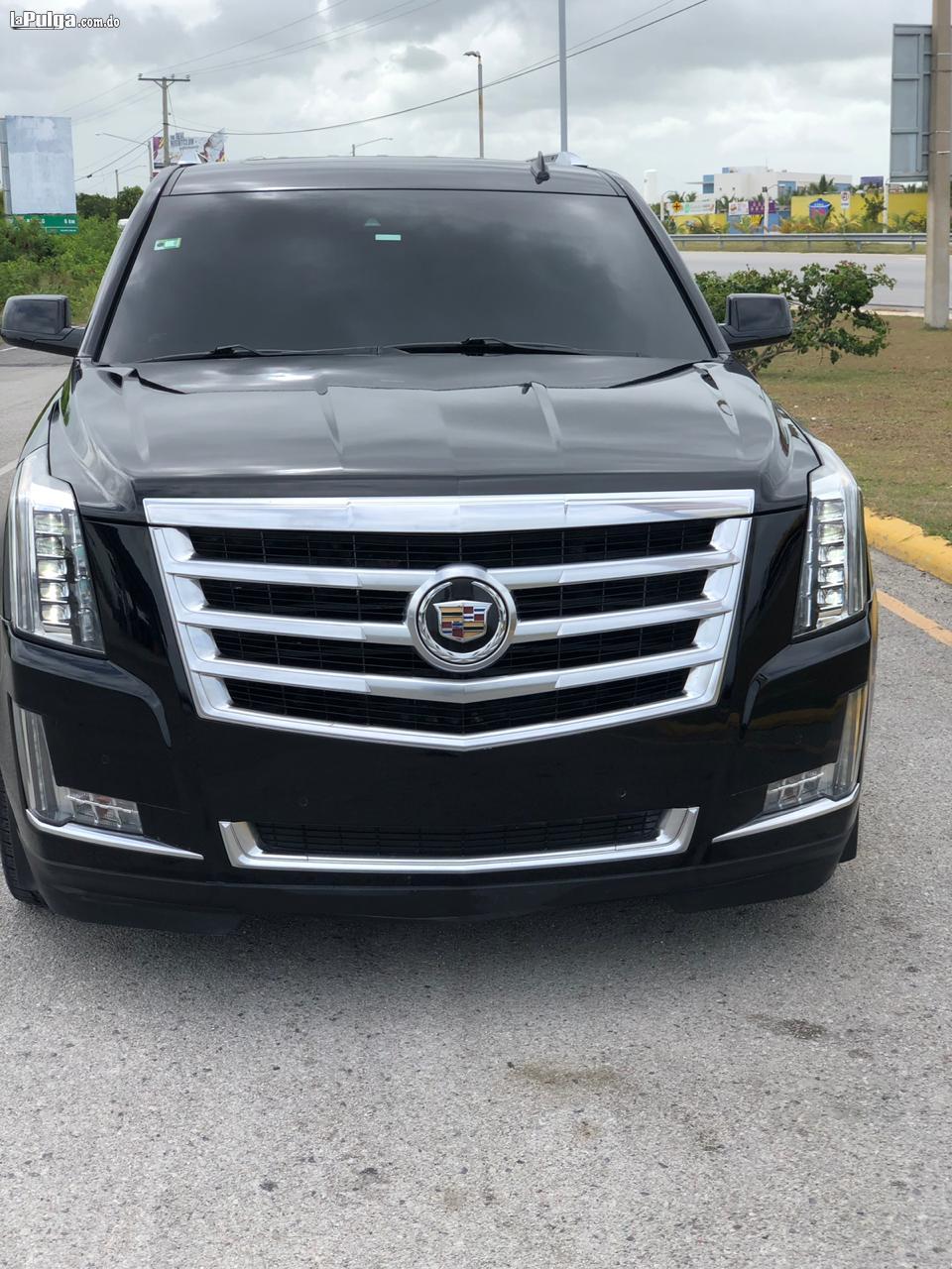 Exotica Cadillac Black siente el confort en alquiler!  Foto 7098443-4.jpg