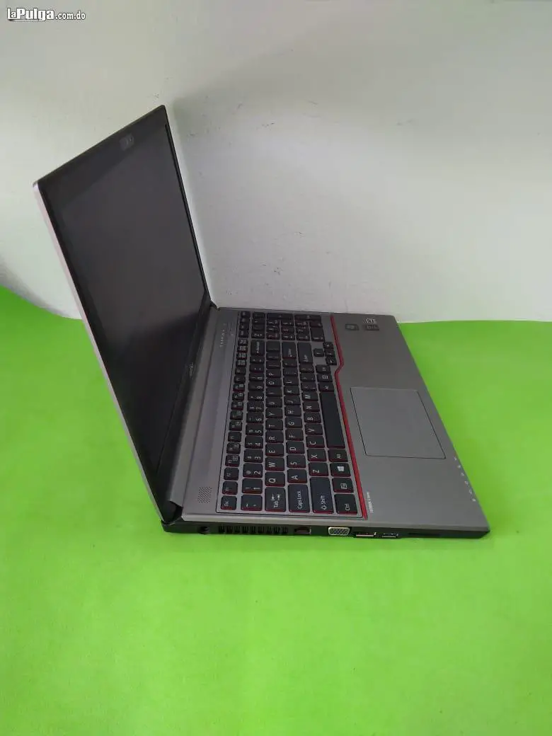 FUJITSU LIFEBOOK Foto 7107295-2.jpg