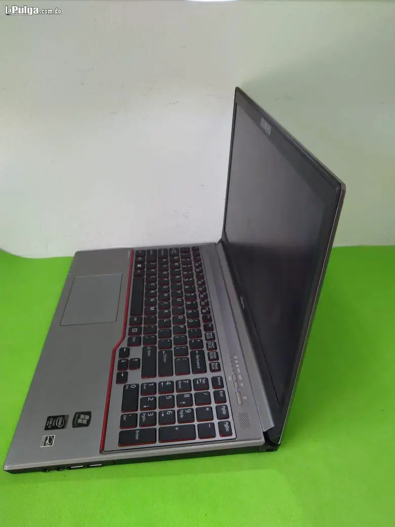 FUJITSU LIFEBOOK Foto 7107295-3.jpg